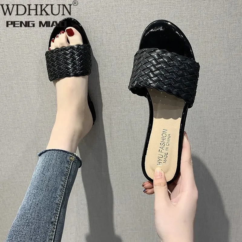 

Модные темпераментные очаровательные пляжные сандалии с открытым носком для отпуска на плоской подошве, повседневные шлепанцы, женская об...