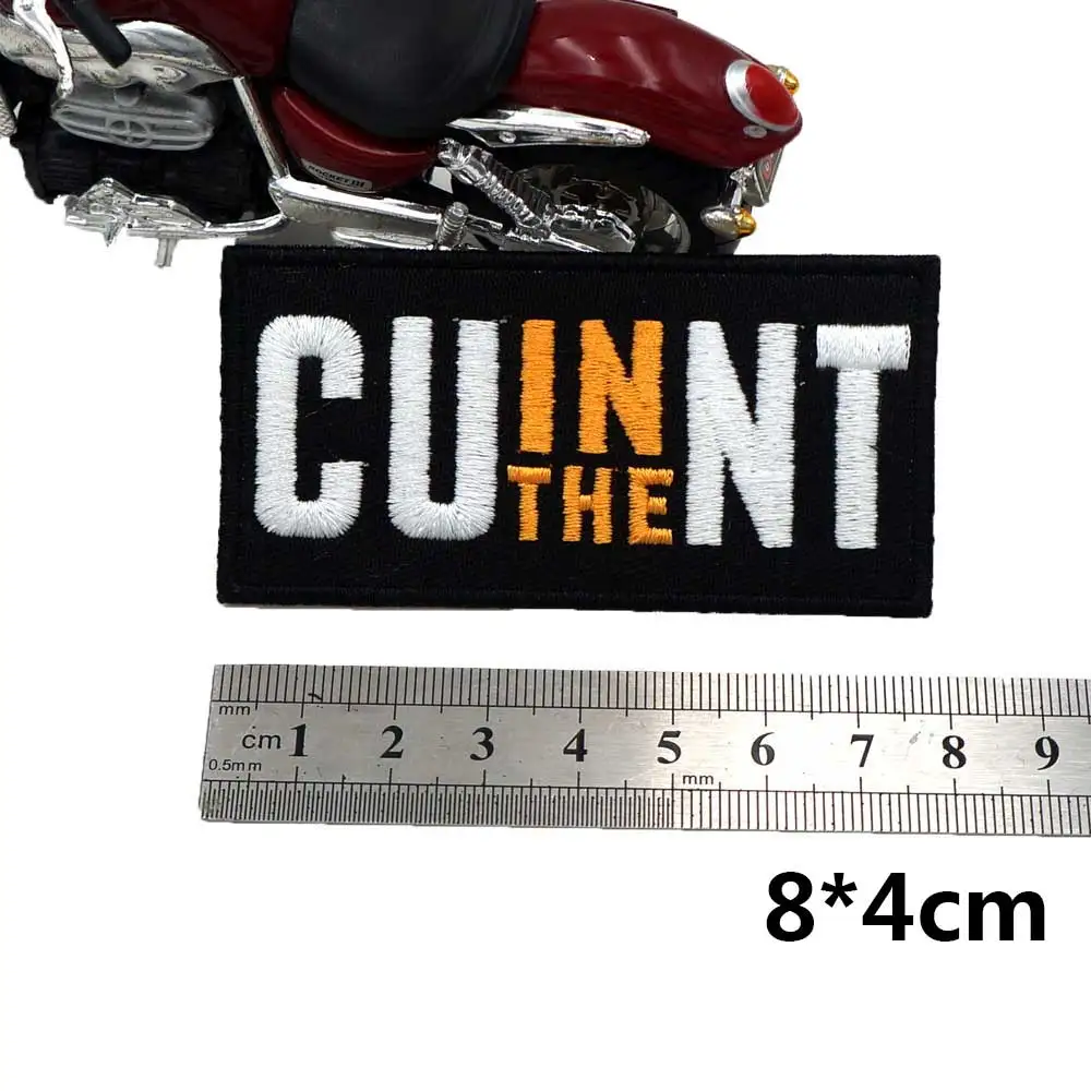 В этом месте название нашивка в виде этикетки утюгом на подложке стиле панк