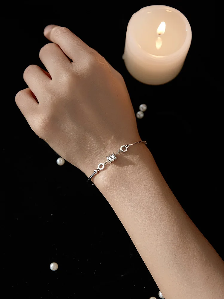 Браслет из серебра 925 пробы с маленькой нишевой подвеской на талию украшение