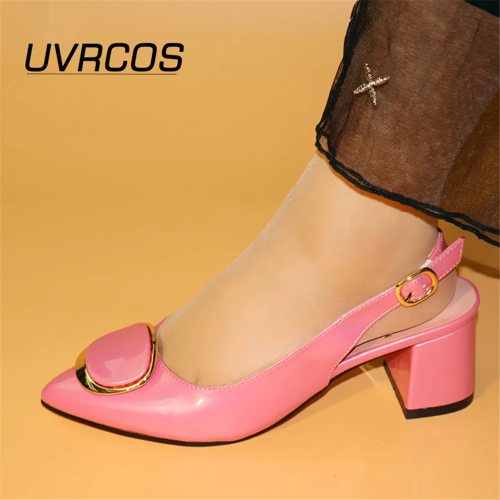 Фиолетовые модные туфли с металлическим украшением женские на шнуровке