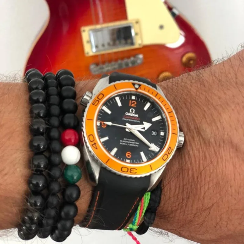 Браслет DGW с бусинами и флагом страны 8 мм натуральный камень черные матовые