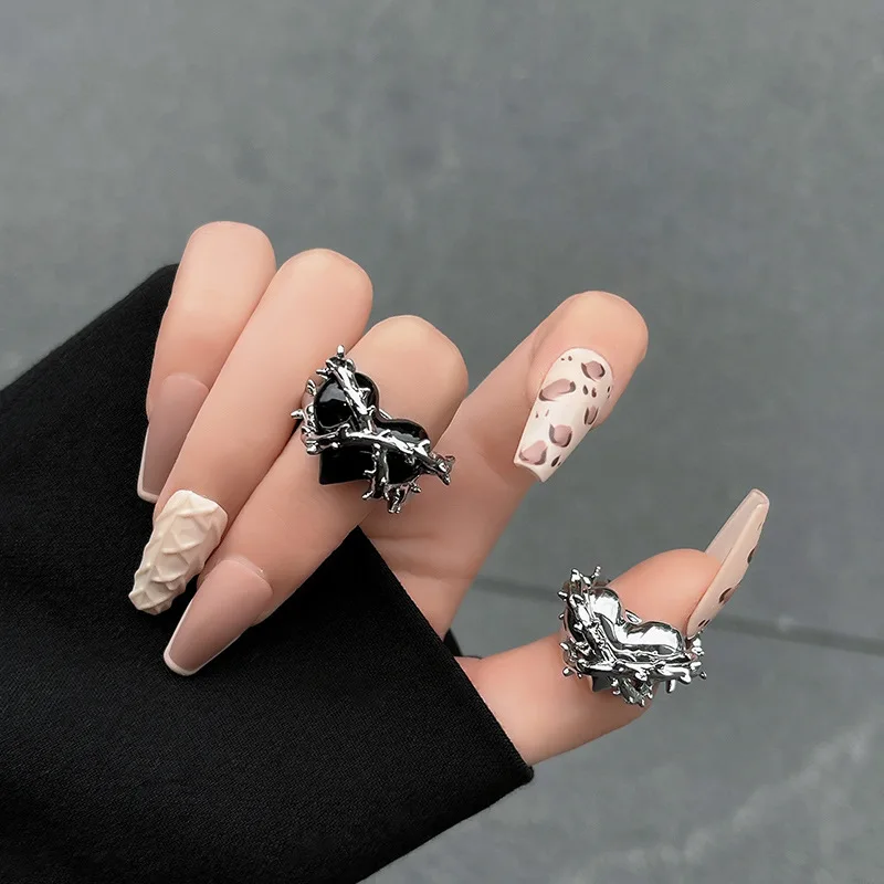 

Punk Gothic Thorns Love Heart Ring Vintage Opened Goth Rings for Women Couple Party Jewelry Gifts Hallowen Wholesale accessories