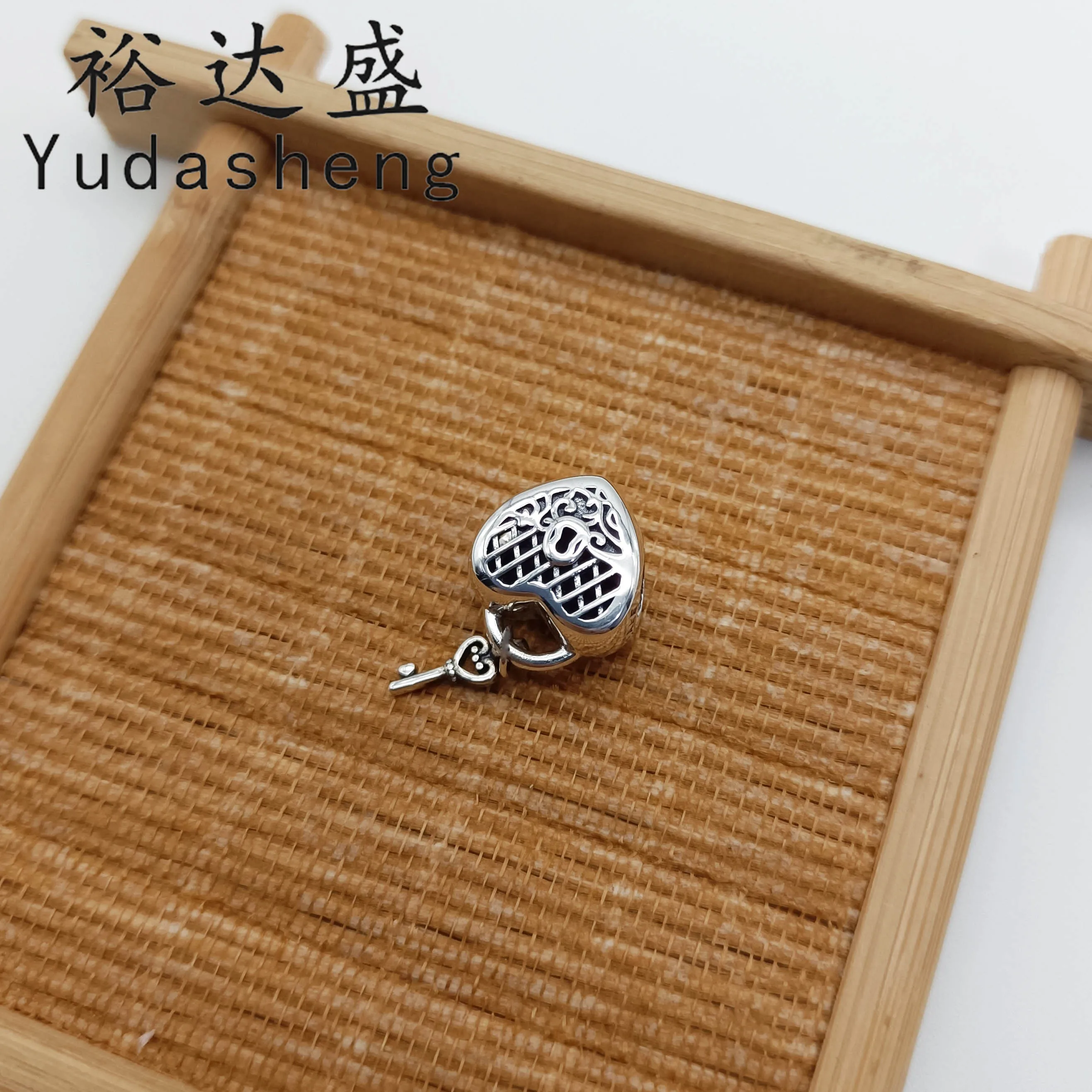 

925 Sterling Silver Love Key Lock Charm Beaded Retro Ladies Jewelry Original High Quality Wholesale