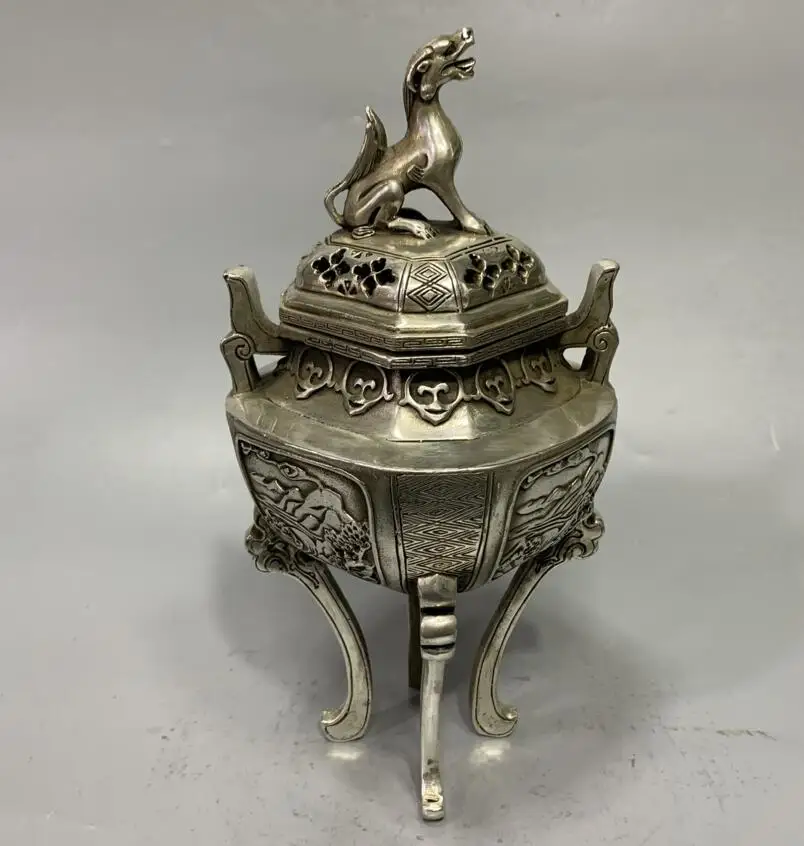 

Бронзовая статуэтка с белым медным ландшафтом