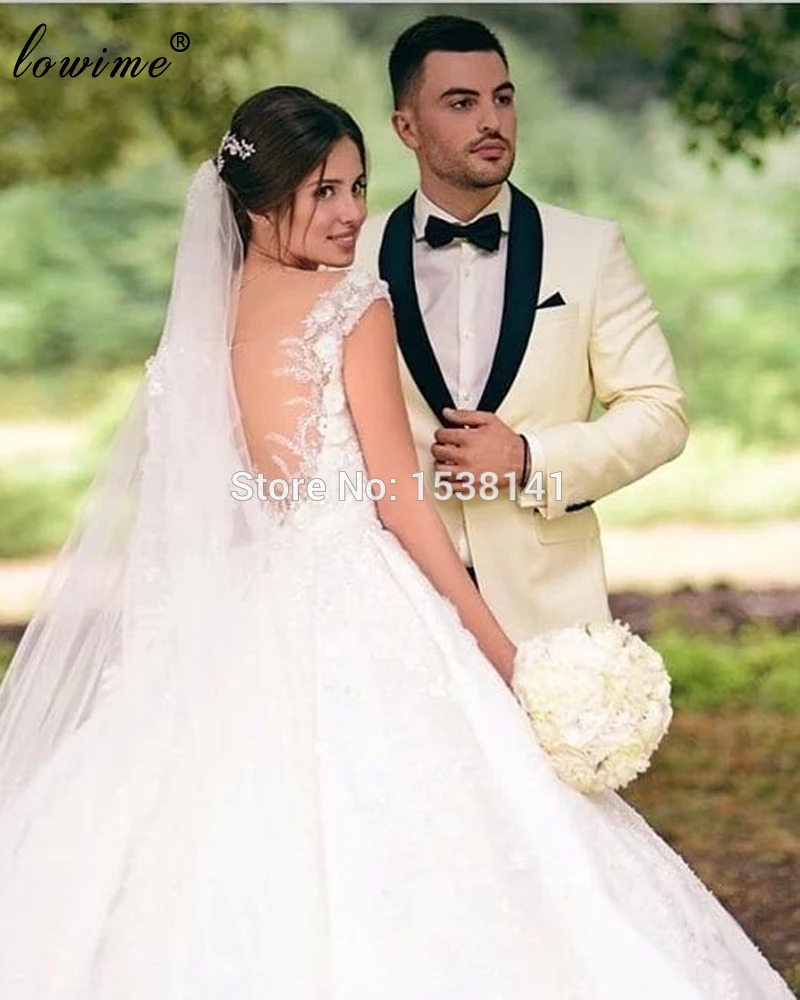 Белые кружевные свадебные платья принцессы трапециевидной формы без рукавов