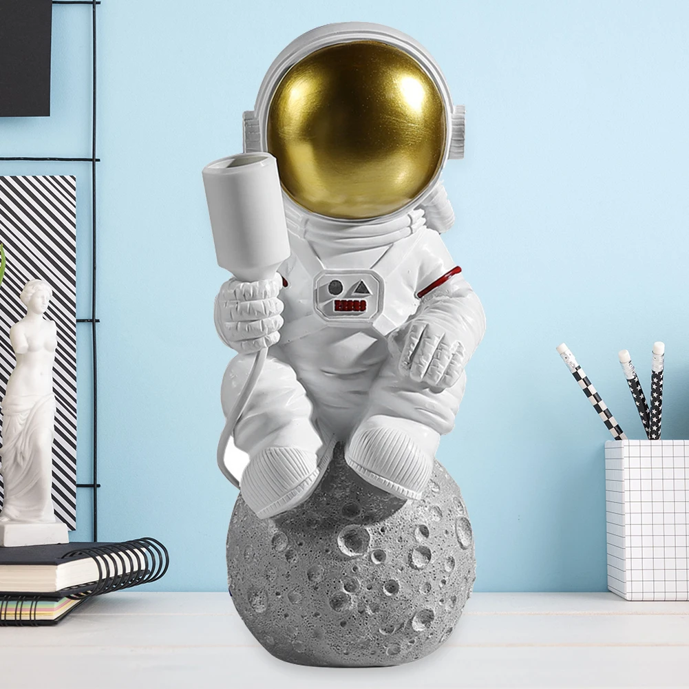 

Astronaut Table Lamp Model Night Light Resin Spaceman Kids Room Decoration Table Lamps Desk Nordic Kids Room Home Furnishing