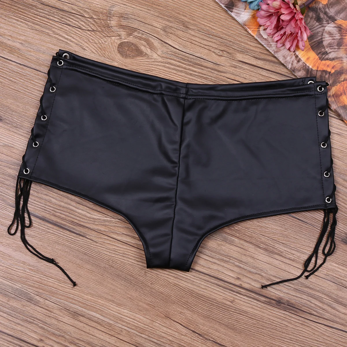 Женские черные Пикантные мини-шорты из лакированной кожи на шнуровке для