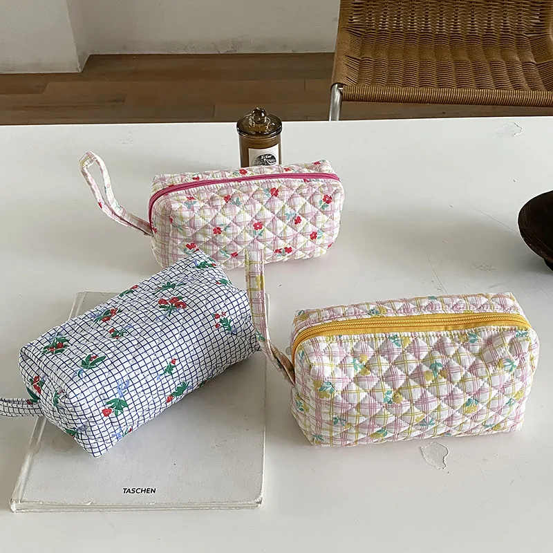 

Korean Quilted Makeup Bag Organizer Floral Cosmetic Pouch Cotton Fabric Portable Toiletry Bag Necesserie Storage Beauty Case