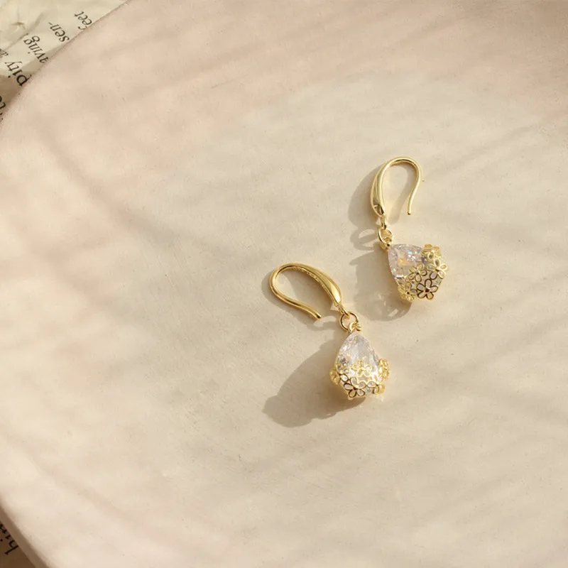 Женские серьги клипсы с кубическим цирконием винтажные полые цветком без