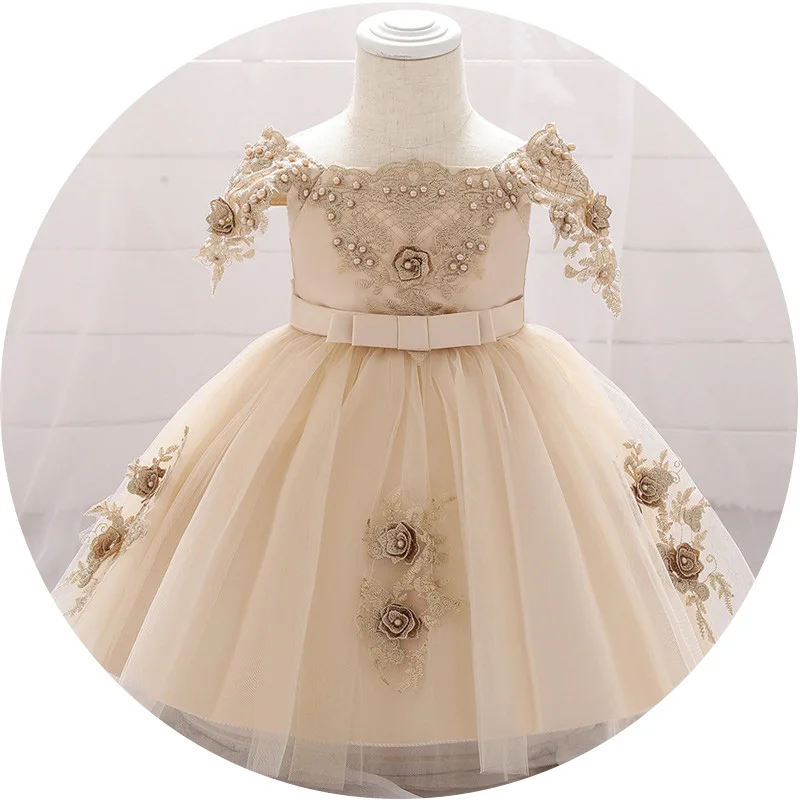 Элегантное платье принцессы с вышивкой и бантом на сто дней рождения для