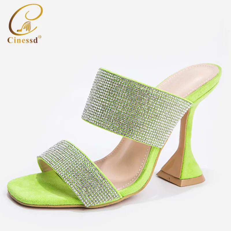 Последняя коллекция Женская обувь с открытыми пальцами тапочки на танкетке