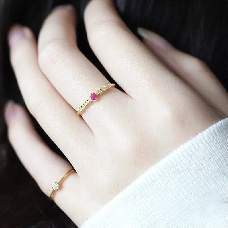 Изысканное кольцо из серебра 925 пробы с красным кристаллом Женское Обручальное в