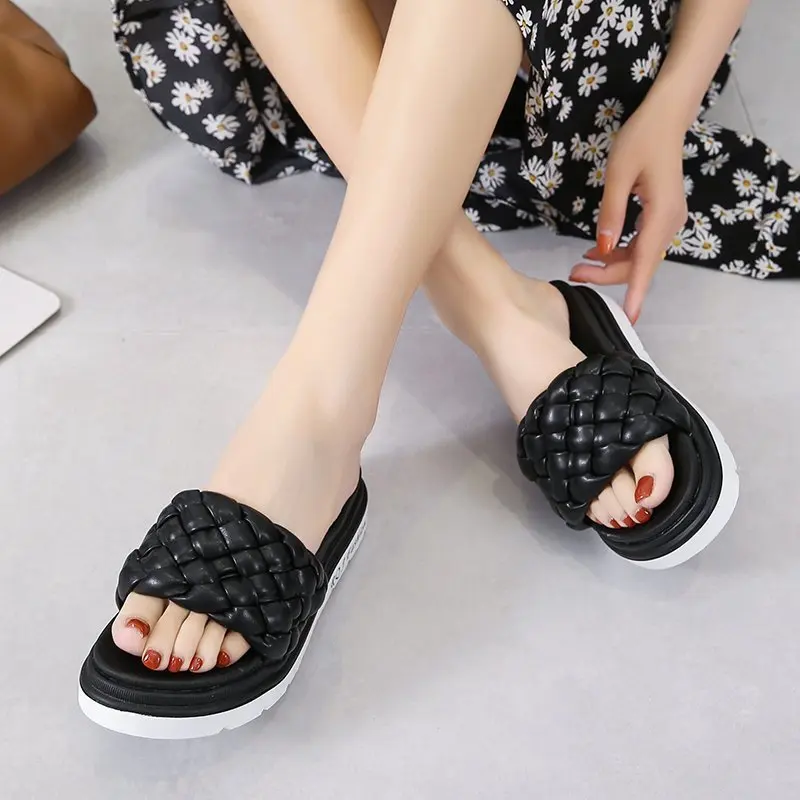 

Shoes Woman 2021 Slippers Flat Pantofle Luxury Slides Platform New Designer Fretwork Rubber Fashion PU House Slippers Platform S