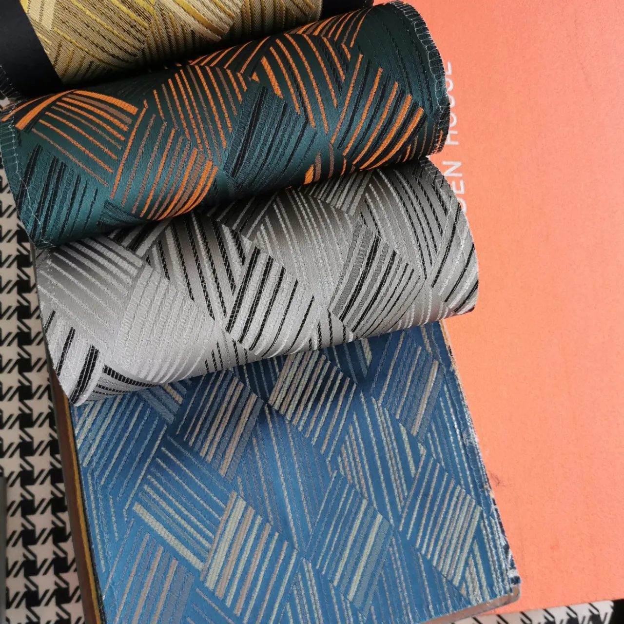 

2021 New High-precision Diamond Lattice Yarn-dyed Gold and Silver Thread Jacquard Light Luxury Modern High-end Curtains