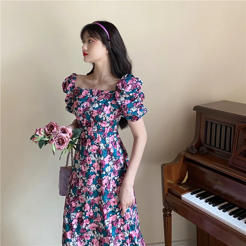 Женское платье трапеция с квадратным вырезом коротким пышным рукавом и