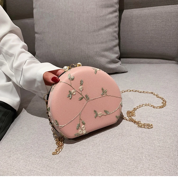 

2021 Brand New Female Crossbody Bag Flower Lace Embroidery Crossbody Bag Summer Vintage Small Bag for Women