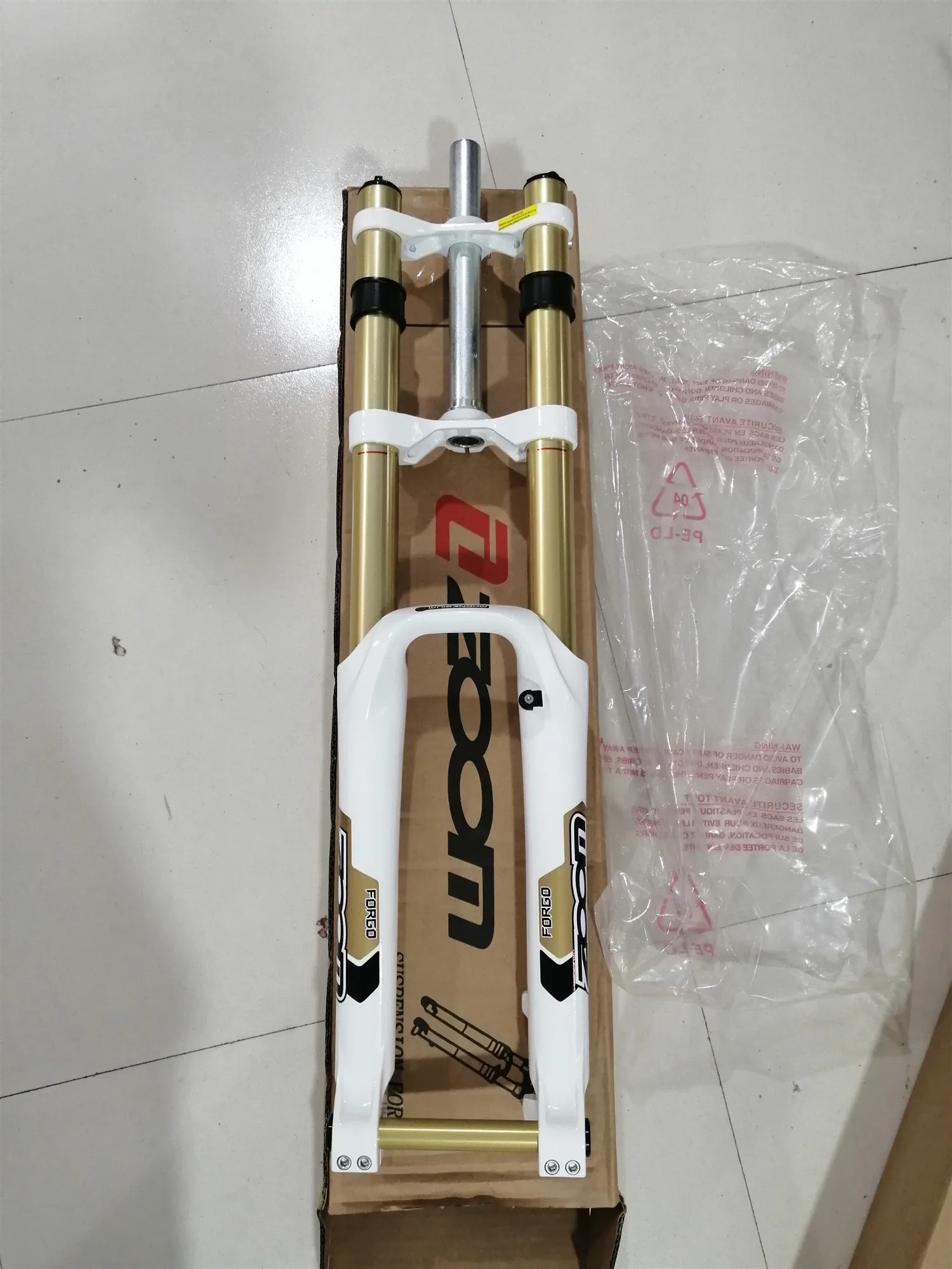 white Вилка для горного велосипеда MTB 680 DH, подвесная вилка 26 для велосипеда 26 дюймов, для путешествий, 180 мм, Велосипедная вилка - Цвет: white