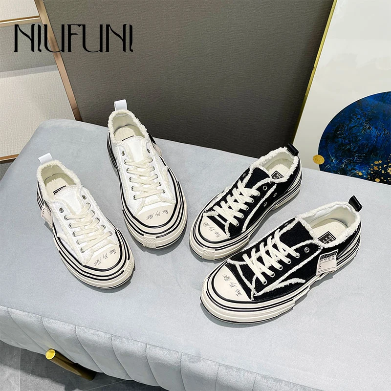 

Slip-On Lace Up Canvas Shoes Females Platform Spring Autumn Casual Couples Sneakers Women's Sports Shoes Size 34-44 Black White