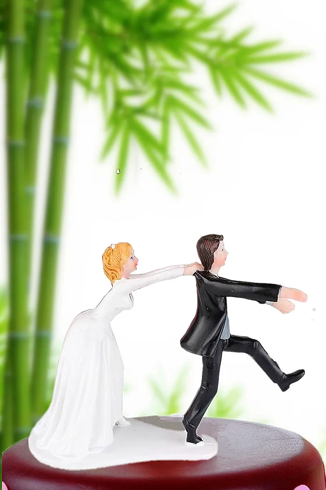 

Synthetic Resin Bride and Groom Wedding Cake Topper, Funny Resin Reluctant and Run Away Groom Bridal Show Stand Cake Topper