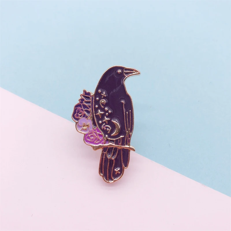 Эмалированная брошь из металлического сплава в стиле ретро с изображением