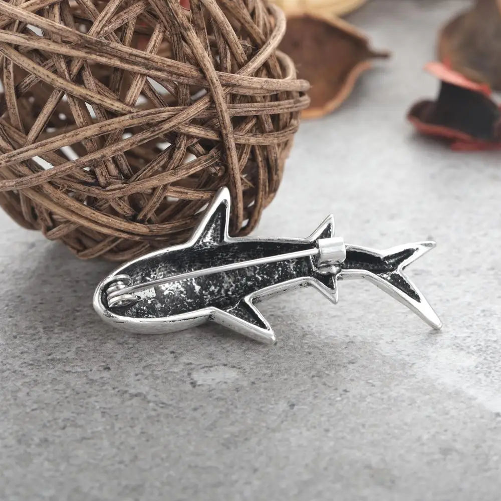 Blucome Специальная брошь в виде акулы Противокражные цветные морские заколки с