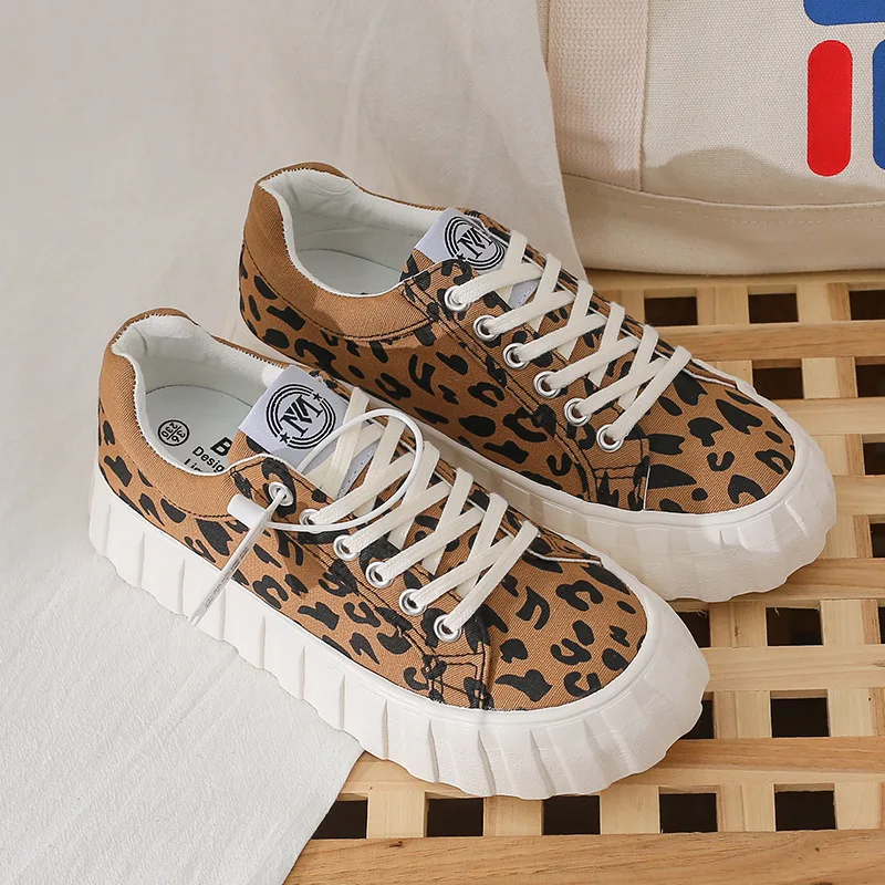 

Female Retro Leopard Print Skateboarding Shoes,Casual Skateboarding Shoes with Biscuit Bottom,Classic Canvas Shoes,Size 35-40