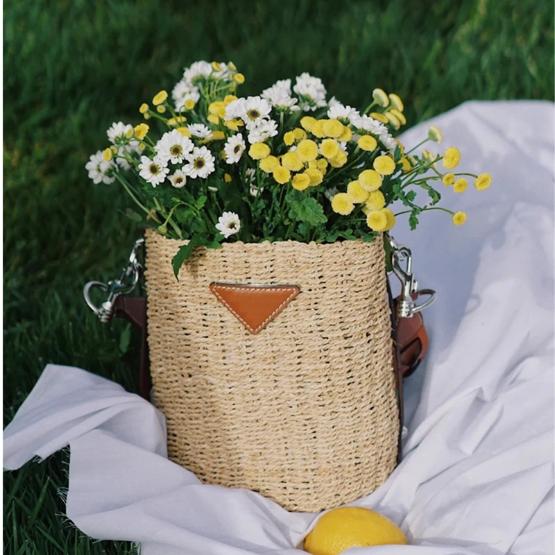 

Luxury Women's 2021 Sunshine Straw Woven Bag Leather Woven Portable Underarm Vegetable Basket One-shoulder Bucket Bag