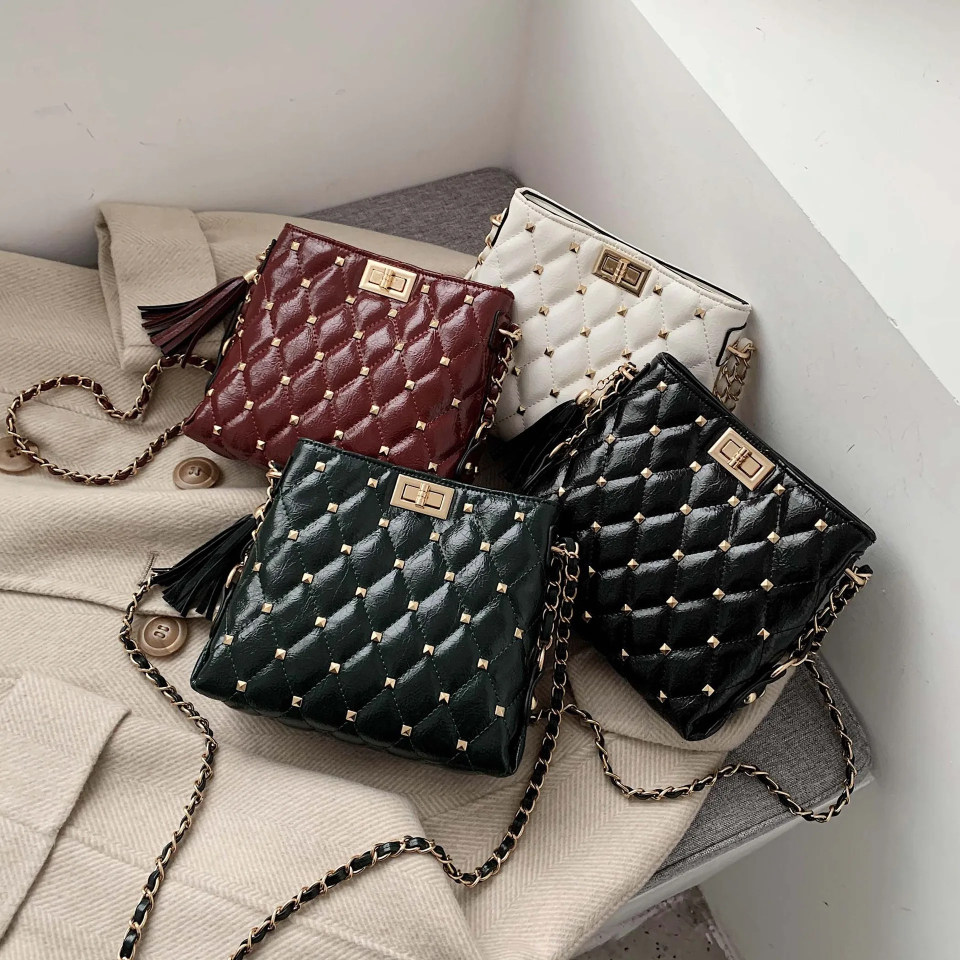 Женская сумка мессенджер с заклепками Роскошная мягкая через плечо в клетку