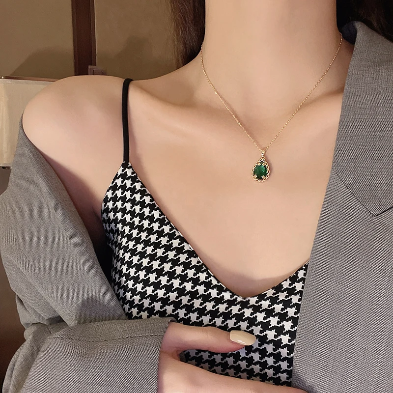 Женское ювелирное колье 2021 года "Южнокорейский стиль: элегантный изумрудный цирконий, капля воды, подвеска из титановой стали для подарка на банкете и вечеринке".