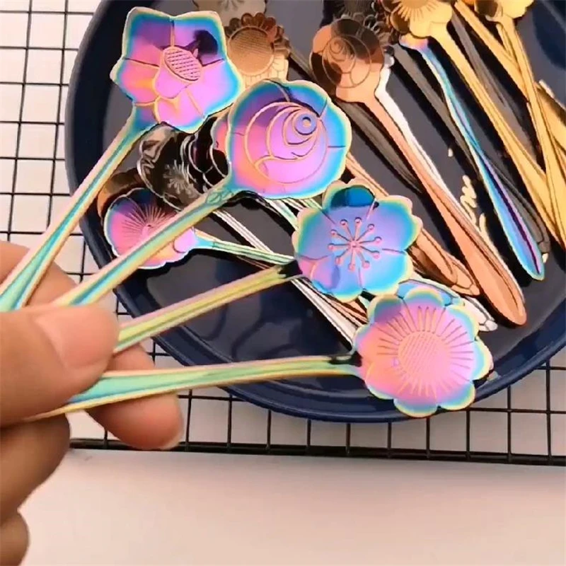 

8Pcs/Set Flowers Design Gold Spoon Long Handle Dessert Tea Coffee Mixing Spoon Stainless Steel Vintage Teaspoons Drink Tableware