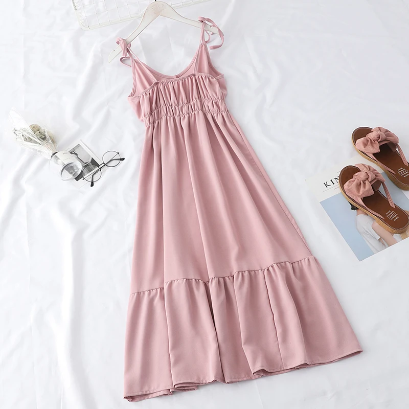 Платье-трапеция женское макси на бретелях с высокой талией плиссированное