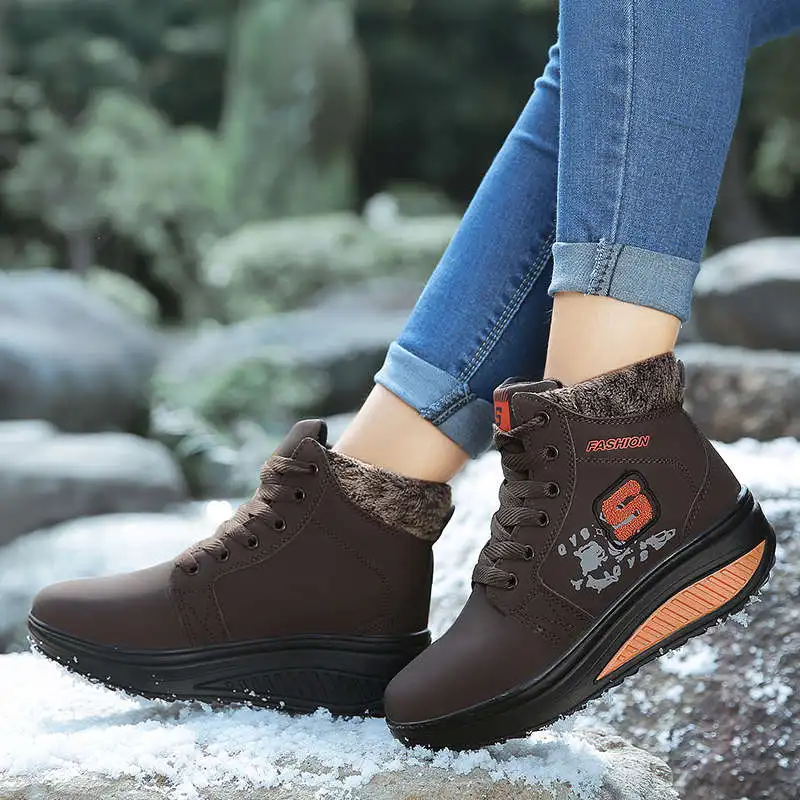 

Кроссовки женские спортивные, на толстой подошве, в готическом стиле