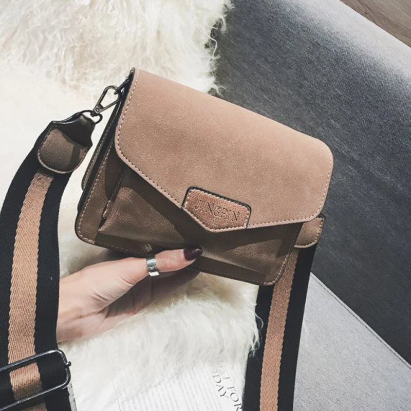 

woman messenger bag trend Korean version of the underarm bag wild retro fashion wide shoulder strap one-shoulder small squar bag