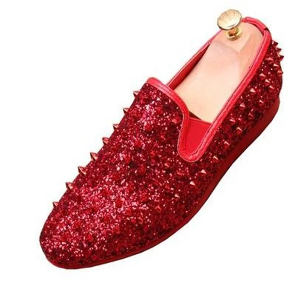 Туфли мужские с заостренным носком кожа плоская подошва заклепки металлическая