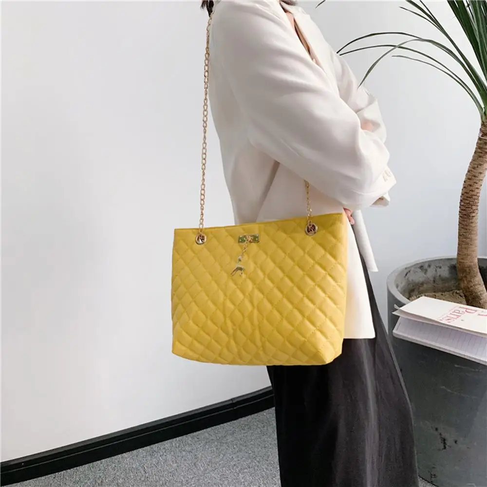 Женская сумка из искусственной кожи с цепочкой одноцветные большие сумки