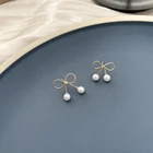 Новые милые свежие маленькие серьги с бантом для женщин, жемчужные серьги, темпераментные повседневные Простые серьги в стиле ретро, дикие серьги-гвоздики для девочек, ювелирные изделия