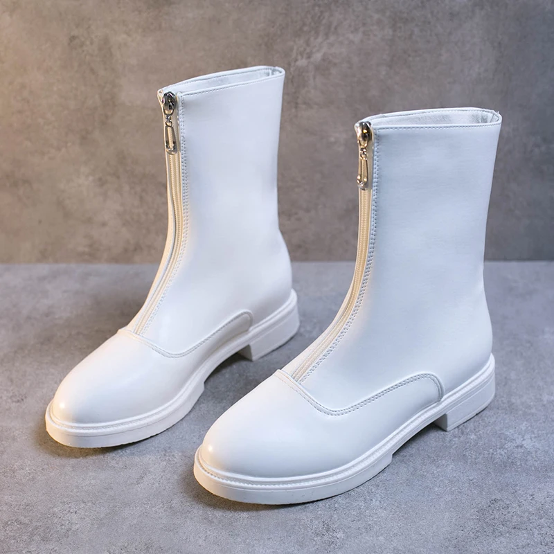 Новые однотонные черные кожаные сапоги зимние на низком квадратном каблуке