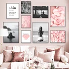 Плакаты и принты в скандинавском стиле с изображением Человека и девушки из розовых лепестков, черного и белого цветов, настенная живопись, картины для декора гостиной