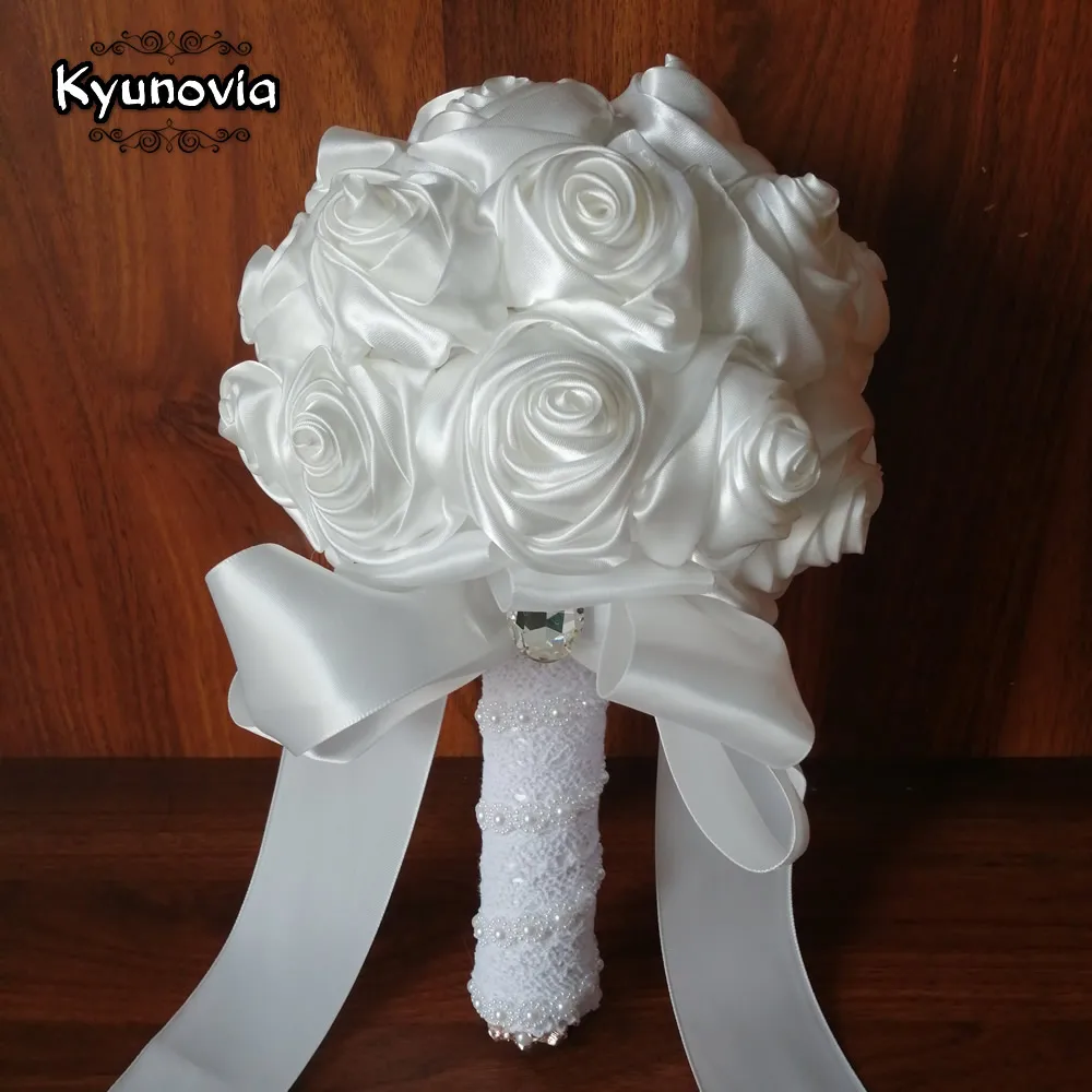 

Kyunovia Custom Burgundy White Silk Rose Wedding Flowers Bridesmaid Satin Ribbon Bridal Bouquets Crystal Wedding Bouquet FE76