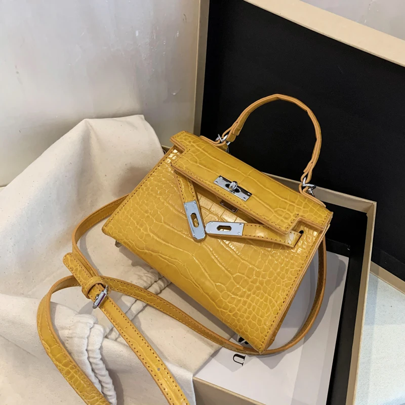 

Little Kylie bag light small fresh women's bag 2021 new handbag European and American trend stiletto shoulder flip bag