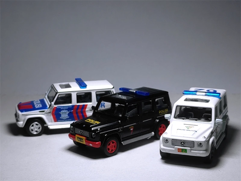 

Коллекция лимитированных моделей автомобилей HeyToys Kyosho 1/64 Benz G55 AMG polykorps Brimob