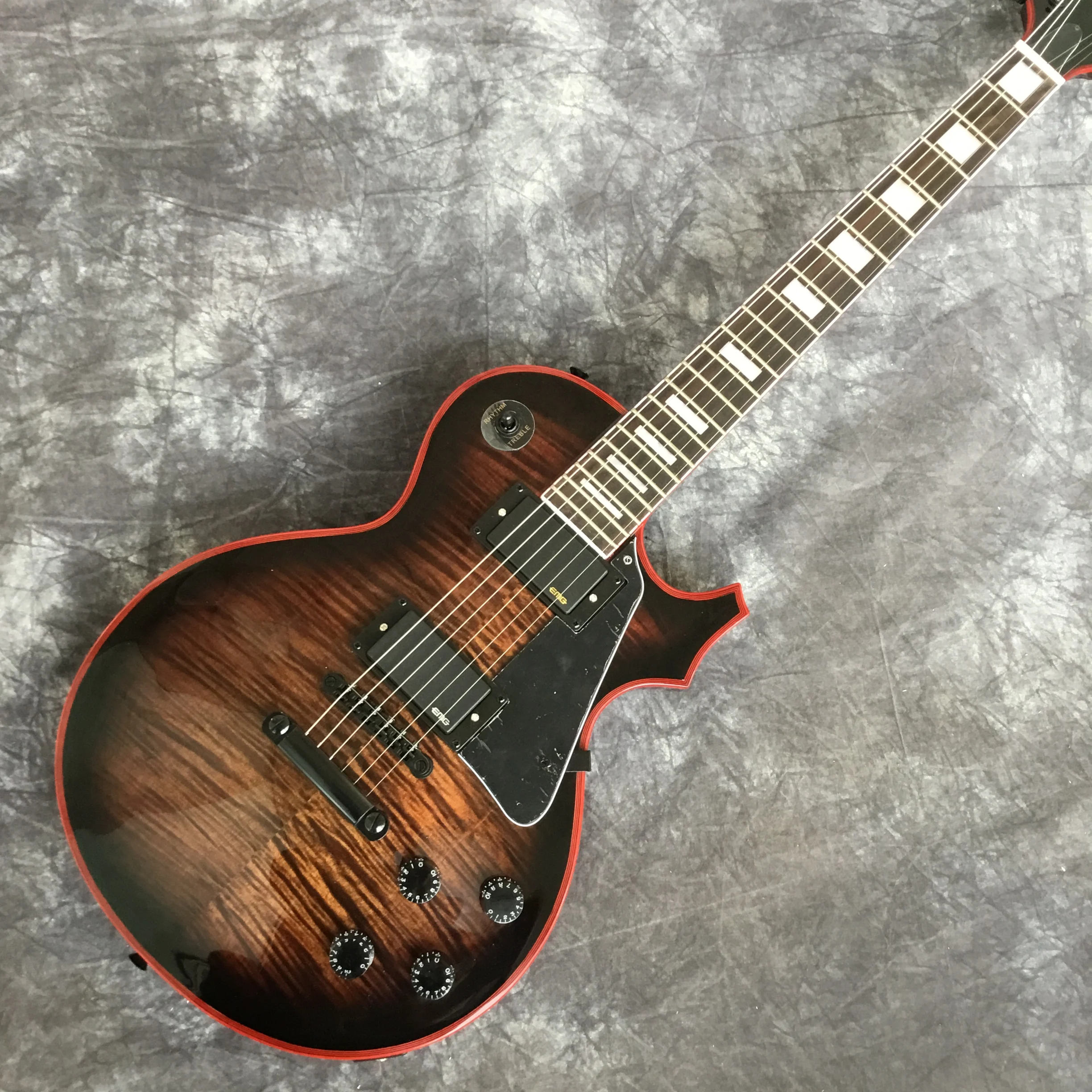 2020 пользовательская электрическая гитара верхняя часть из коричневого