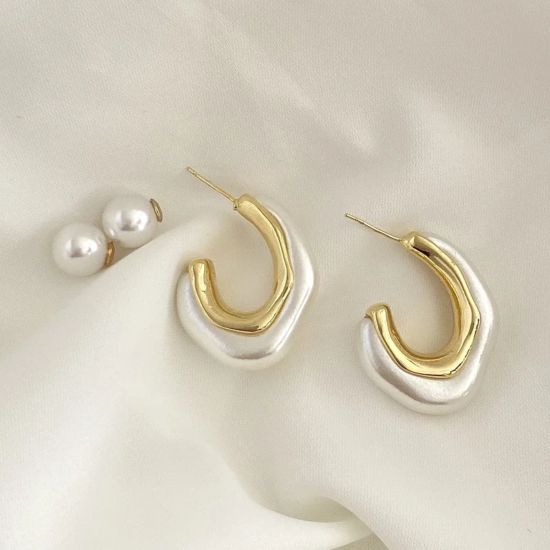 

French Retro Style Removable U-Shaped Stud Irregular Imitation Pearl Earrings For Women Sweet Hoop Earrings Girl Gift