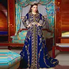 Элегантный Королевский синий цвет марокканский кафтан вечернее платье велюровая одежда с длинным рукавом, с золотистым расшитым узором арабский мусульманское платье для особых случаев