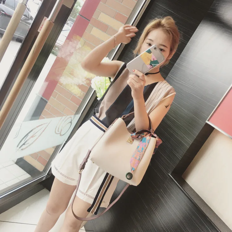 

Hit Color Bucket Women's Bag New High-sense Foreign Large-capacity Simple Slant Shoulder Big Bag