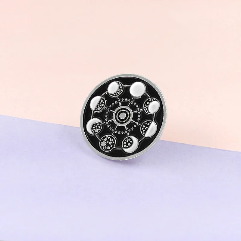 

MIX DESIGNS Moon Overcast Circle Enamel Label Pins Hot Sale Metal Creative Bag Badges School Backpack Pin Jacket Brooches