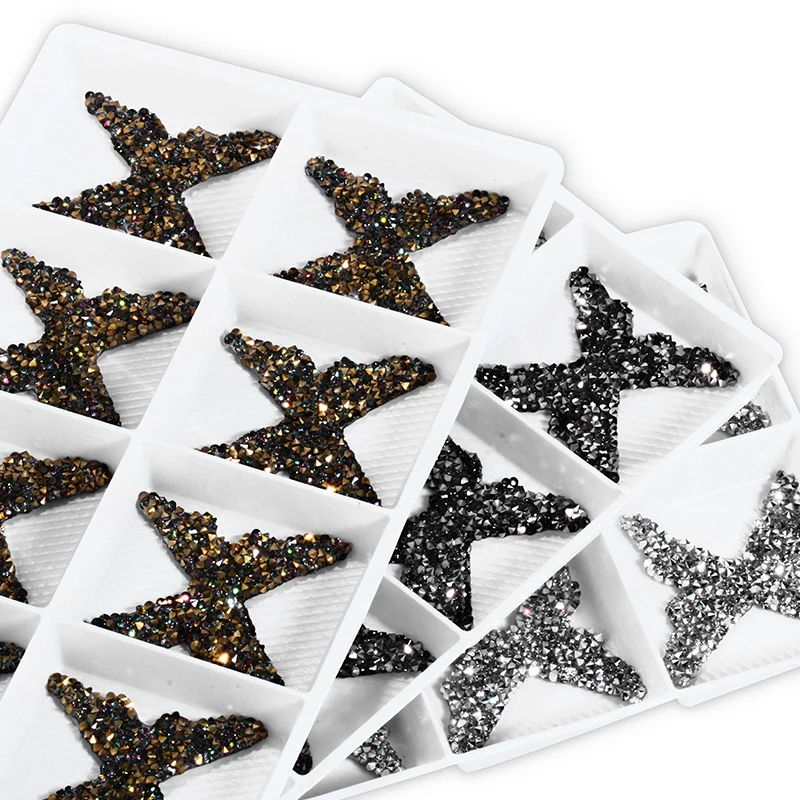 Блестящие стразы 28x30 мм с бабочкой без горячей фиксации плоским основанием не