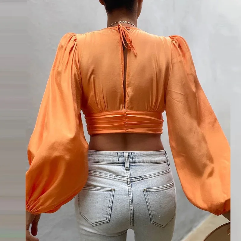 Женская блузка на пуговицах элегантная пикантная однотонная с глубоким