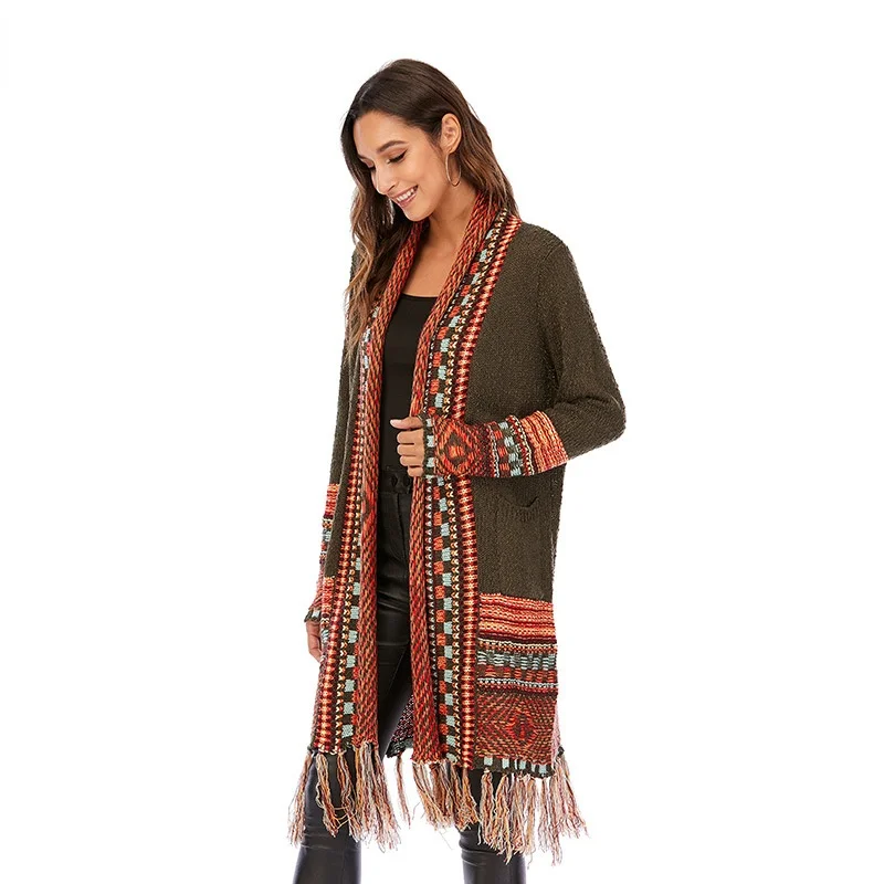 

Женский трикотажный свитер средней длины, в этническом стиле