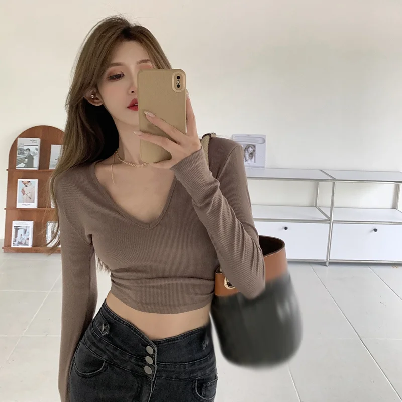 

V-neck top women's autumn and winter short tight long sleeve T-shirt hot girl design shoulder pad and coffee bottom shirt Nuyoah